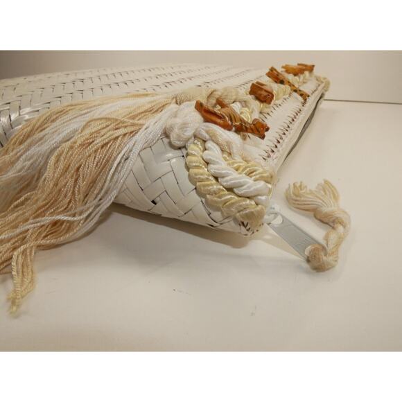VTG OGGI DOMANI Straw Clutch Purse Handbag Cream with Carved Animals Fringe - Picture 12 of 16